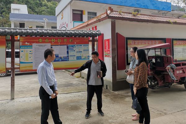 中小企業(yè)擔保與南寧市金融辦深入隆安縣開展結對幫扶工作調研