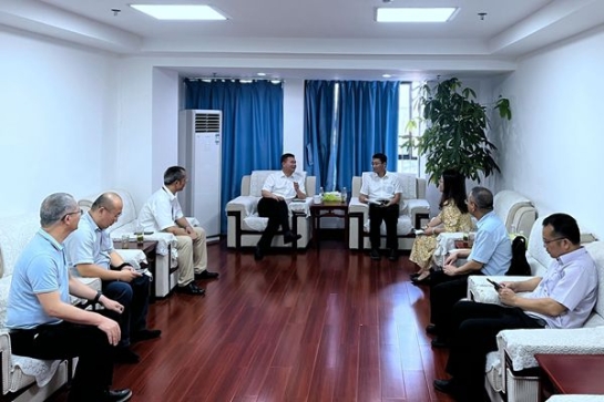 郵儲銀行廣西區(qū)分行黨委委員、 副行長高山一行到中小擔保座談交流